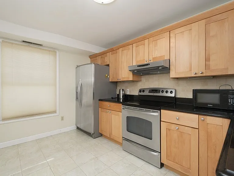 49 Washington St #2 — Photo 3