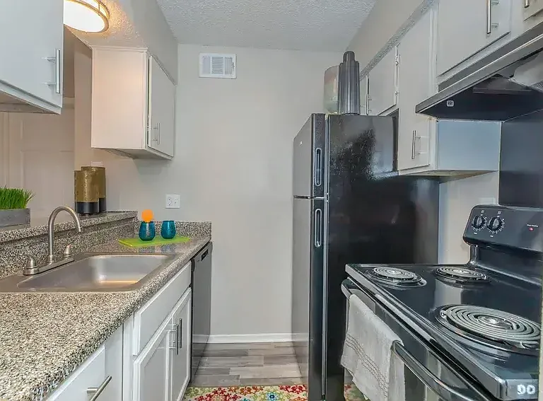 Mireya Apartment Homes — Photo 13