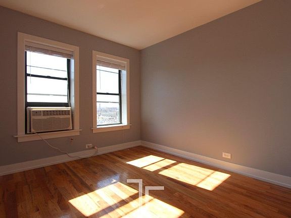 3rd image of 550-1 W Arlington Pl #102