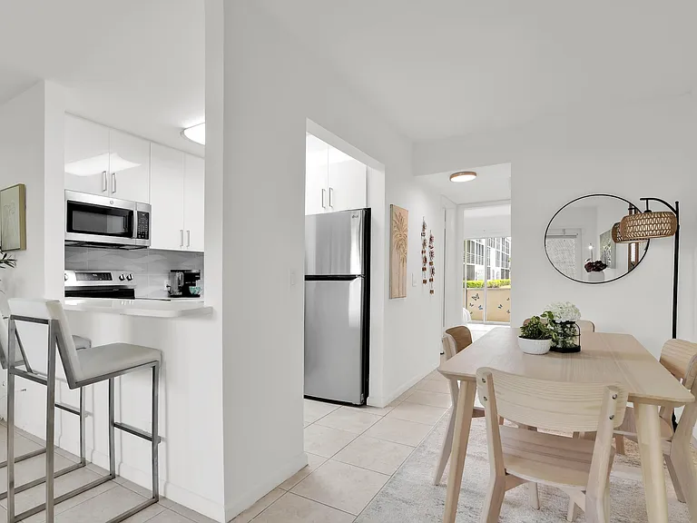 175 Fanshaw E — Photo 10