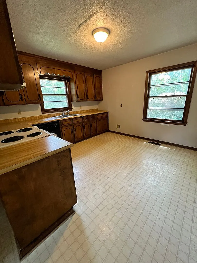 3BD/ 2BA W Fredericks Street — Photo 3