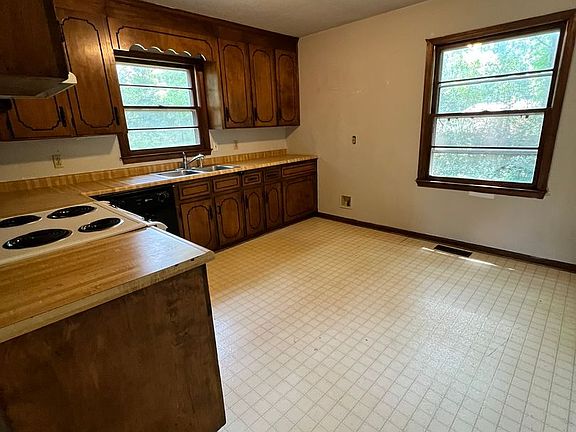 3rd image of 503 W Fredericks St