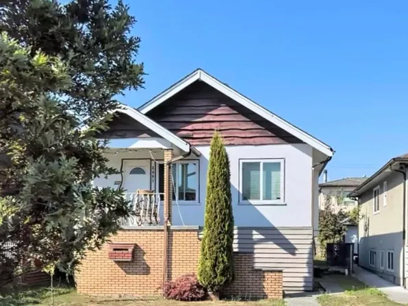 2881 Adanac St, Vancouver, BC V5K 2N2