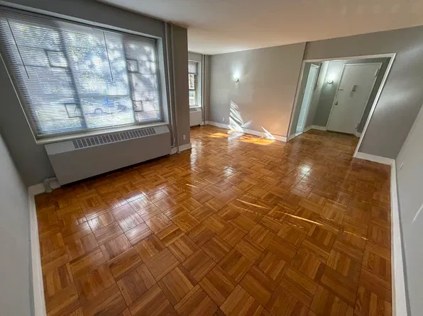 (undisclosed Address), Fresh Meadows, NY 11365