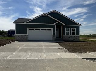 331 Knoll Ridge Dr, Hills, IA 52235