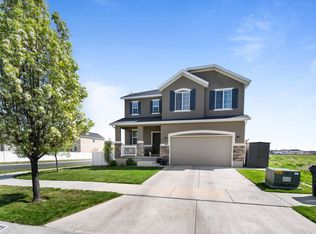 129 W Norway Maple Dr, Vineyard, UT 84059