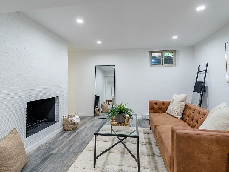 1532 S Grape St — Photo 16