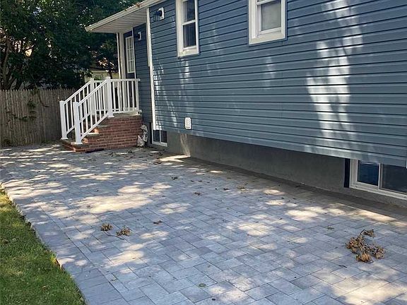 4th image of 830 Hempstead Blvd