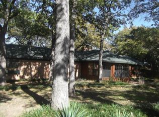 316 Shoreline Dr N, Azle, TX 76020