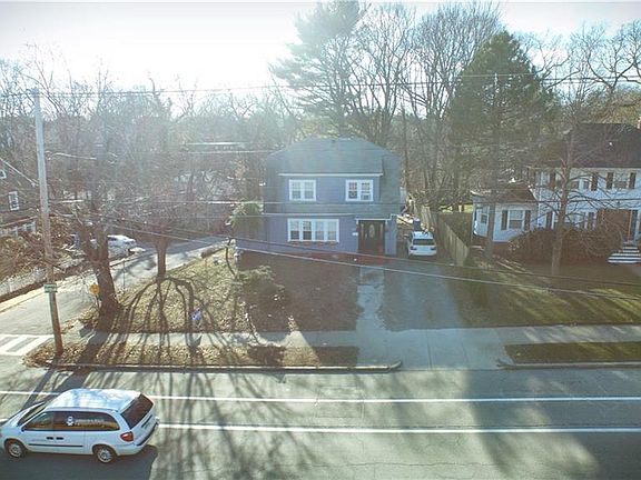 3rd image of 1149 Narragansett Blvd
