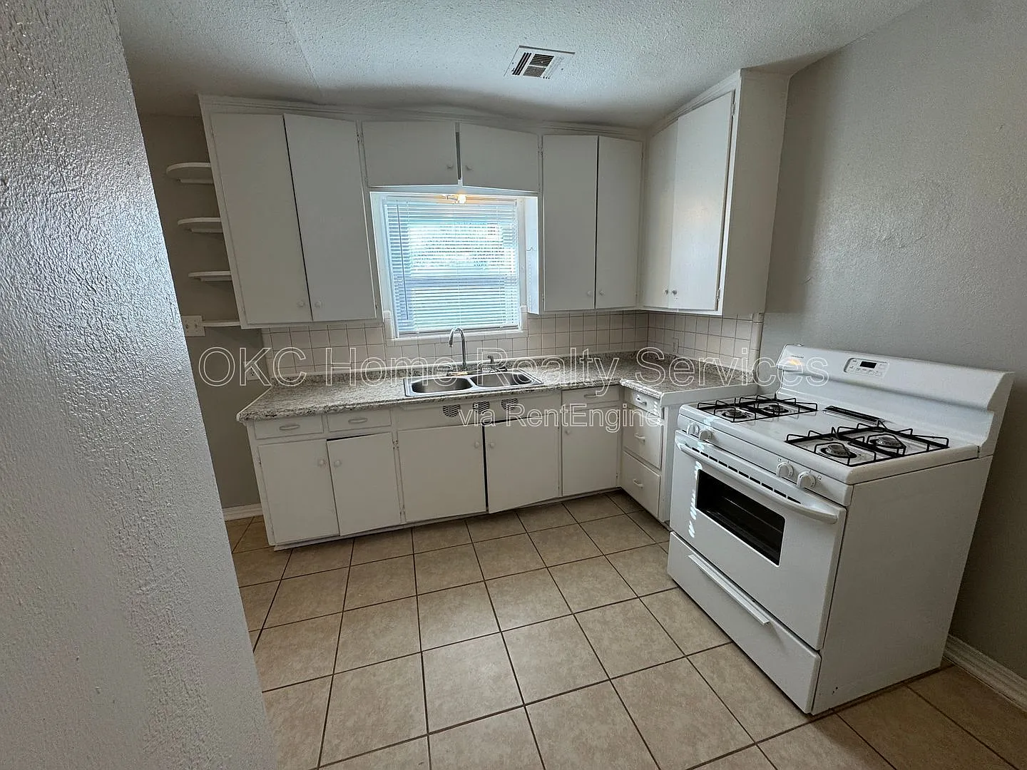 3 bed, 1.0 bath, 1118 sqft, $1,095 — Photo 4