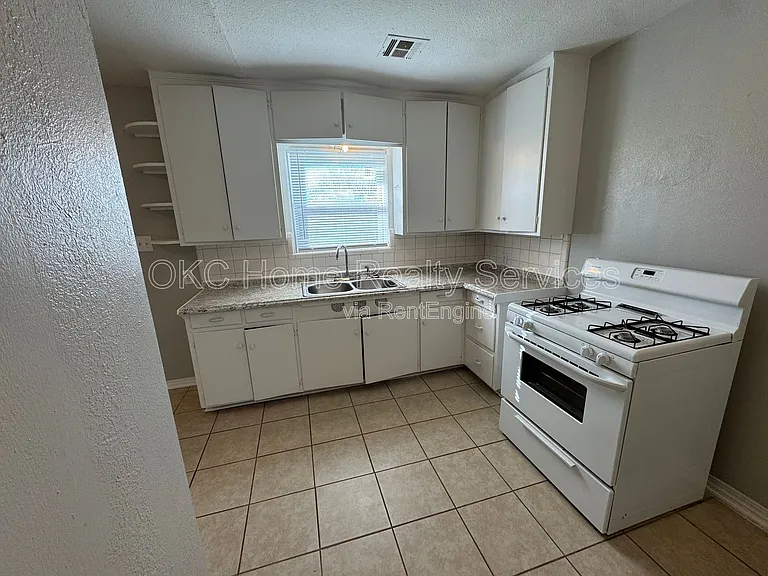 1516 Park Cir — Photo 4