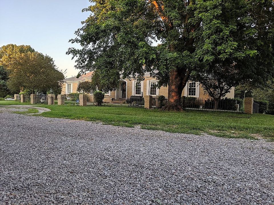 1st image of 100 Oakwood Cir