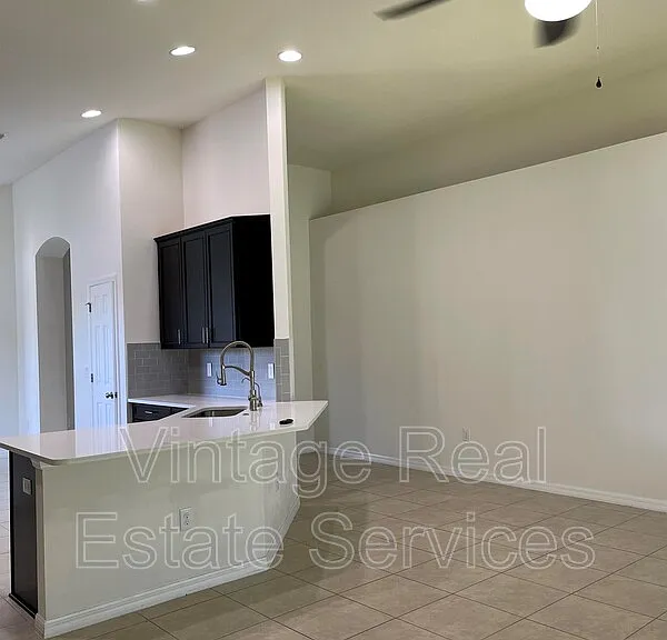 7905 Silver Clover Ct — Photo 14