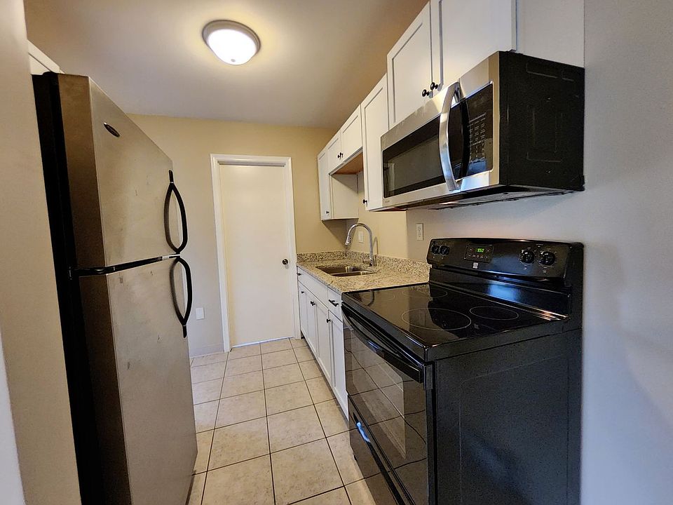 1st image of 3027 Park Terrace Dr APT 9