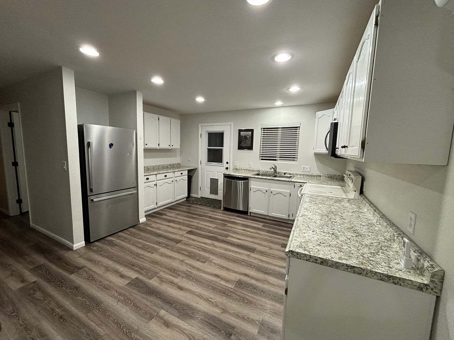 711 Avenue H — Photo 3