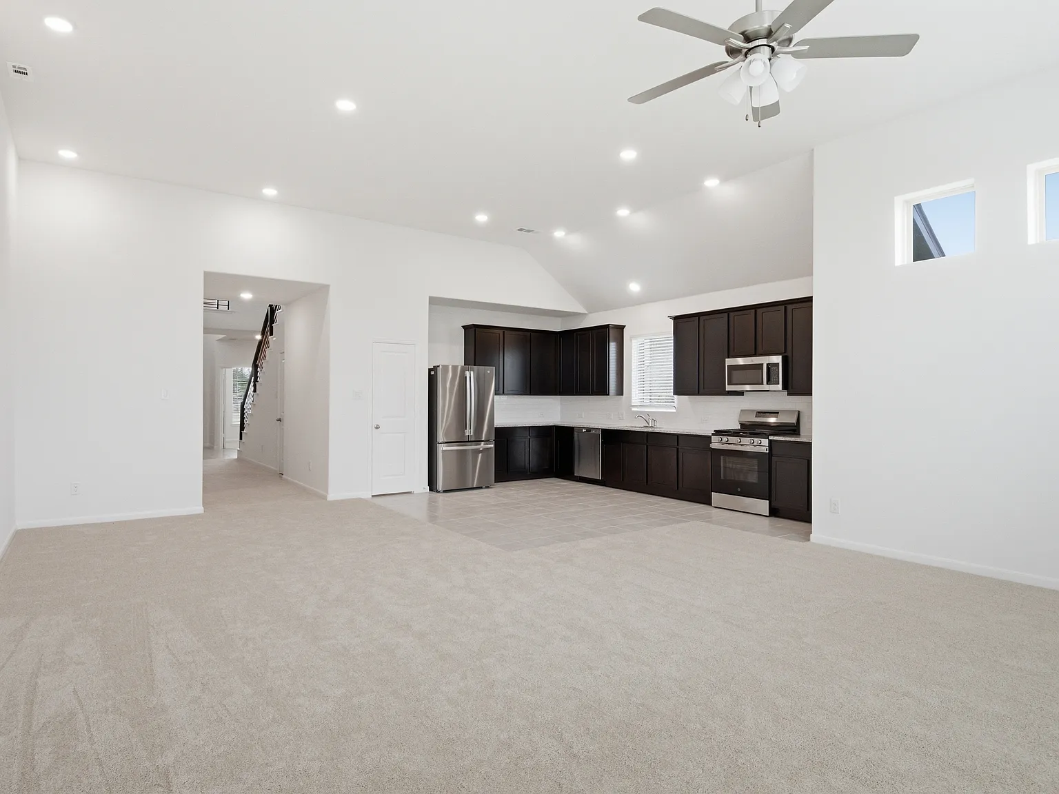 5 bed, 3550 sqft, $3,395 — Photo 3