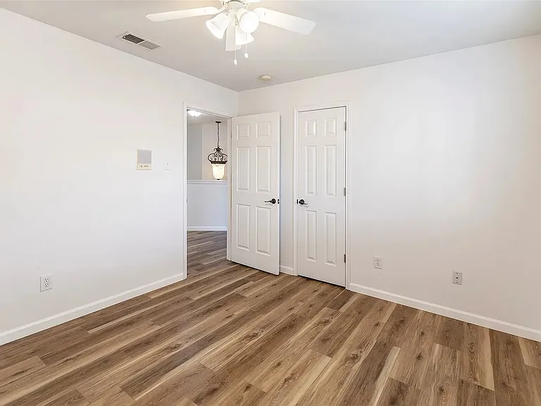 813 Silverbrook Dr — Photo 12