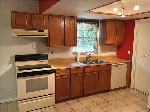 4th image of 1037 Kenmore St
