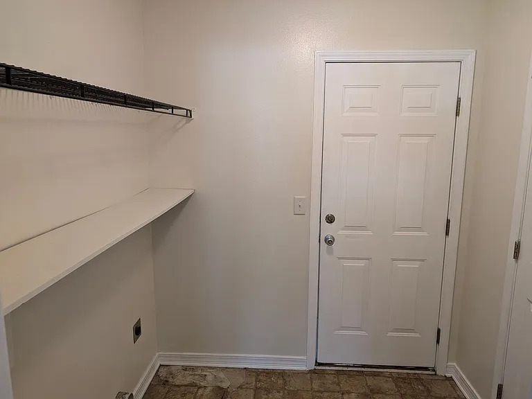 223 Tiffot Ct — Photo 8