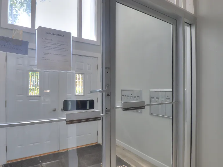 2480 N Graceland Ave #8 — Photo 6
