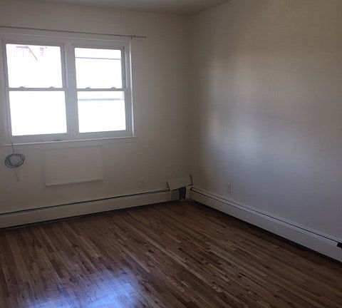 4th image of 6611 52nd Ave #2