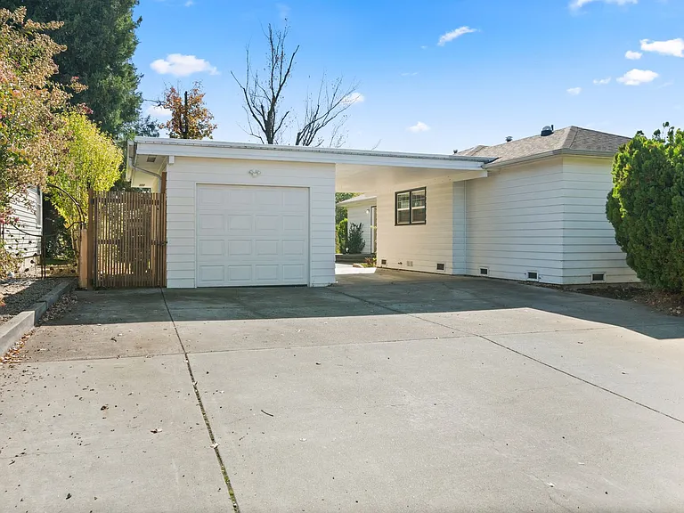 560 N Keene Way Dr — Photo 4