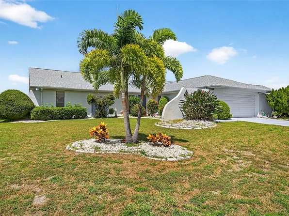 2021 El Rancho Dr, Sun City Center, FL 33573