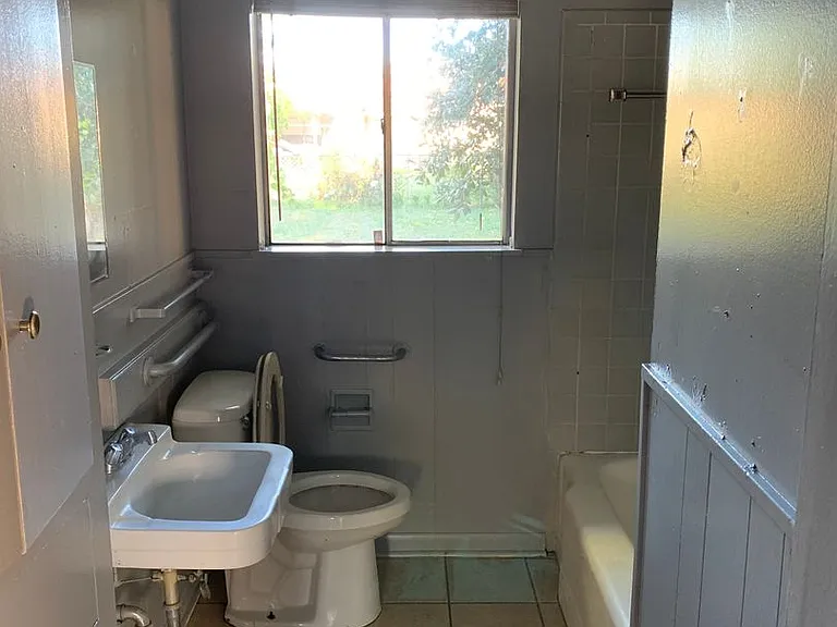 3306 Valley View Dr — Photo 5