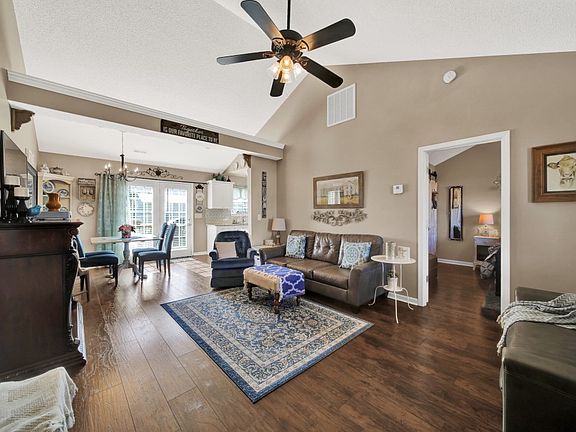 2nd image of 4225 Cornelia Ln