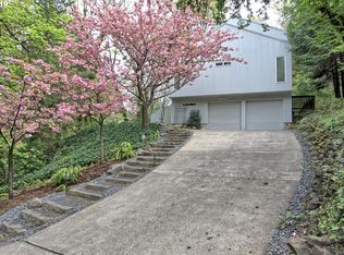 802 SW Terwilliger Pl, Portland, OR 97239