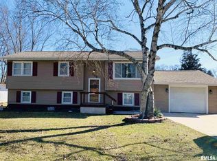 755 Prairie View Rd, Knoxville, IL 61448