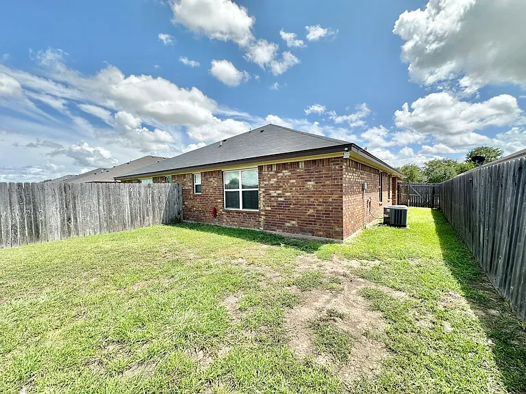 302 Sladecek Dr — Photo 26
