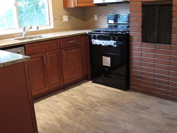 3rd image of 772 Howard Ave #2