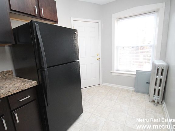 3rd image of 1352.5 W Argyle St #2E