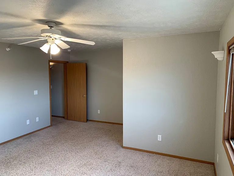 615 E Brian St — Photo 8
