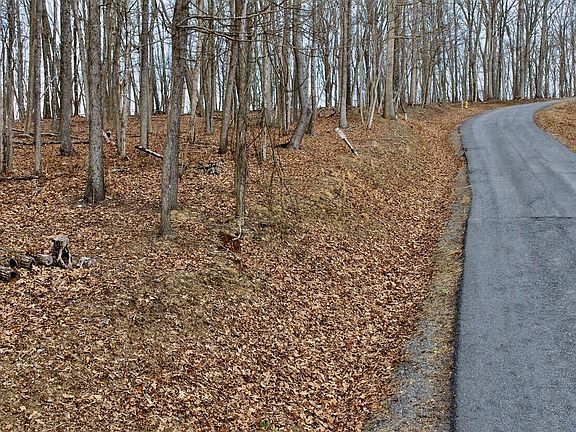 2nd image of 142 Withrow Landing The Retreat