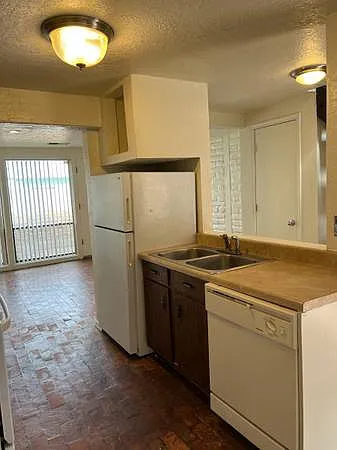 Spacious, 2-Story 1 Bedroom Loft Apartment in Nob Hill — Photo 8