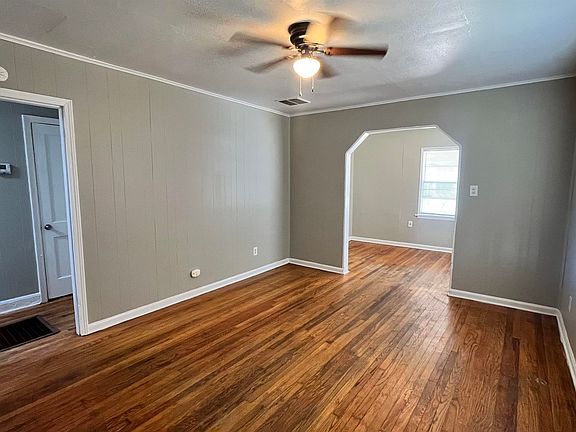 3rd image of 4011 N Victor Dr