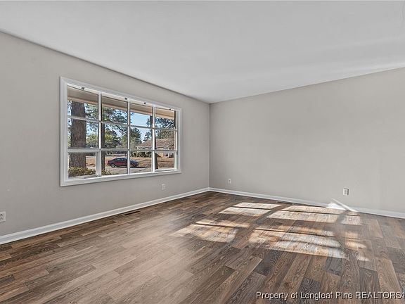 4th image of 528 Waterbury Dr
