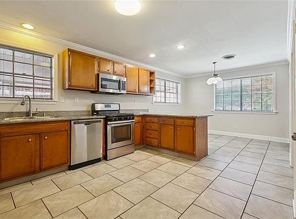 5th image of 4824 Avron Blvd