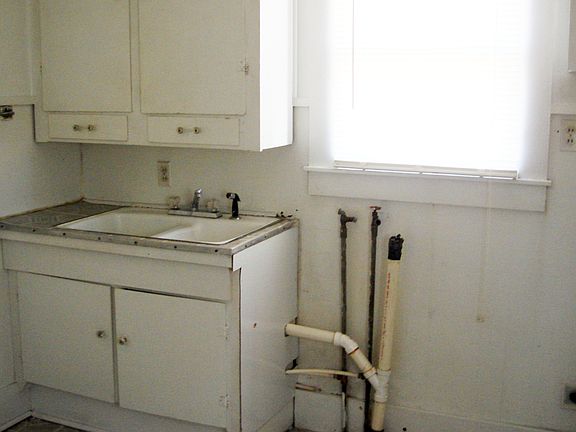 5th image of 207 W Tishomingo St
