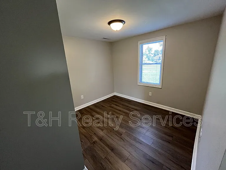 611 N Waldemere Ave — Photo 8
