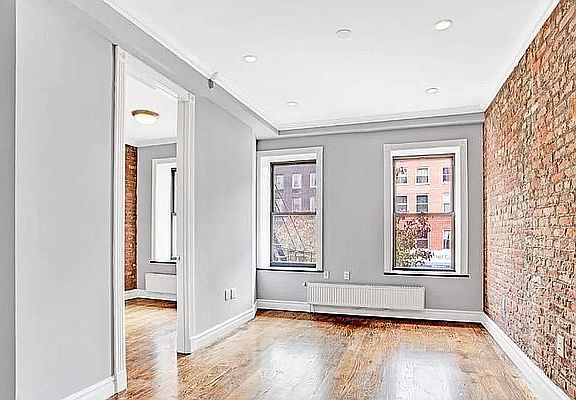 4th image of 220 E 13th St #2B