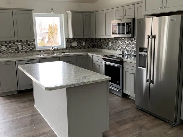 200 Lindwood Dr, Jamestown, ND 58401