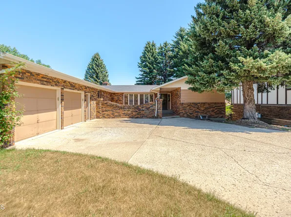 3209 Winnipeg Dr, Bismarck, ND 58503