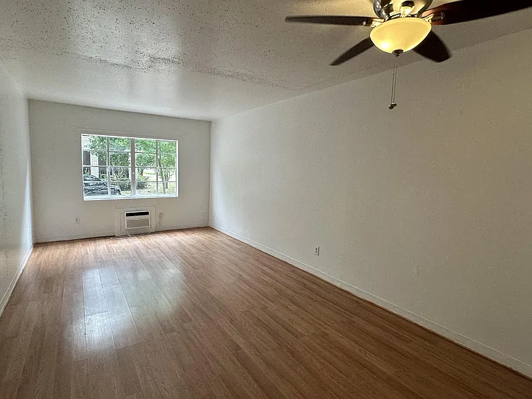 5603 Jackson St — Photo 2