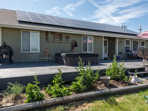 21025 SW Young Ave, Bend, OR 97703