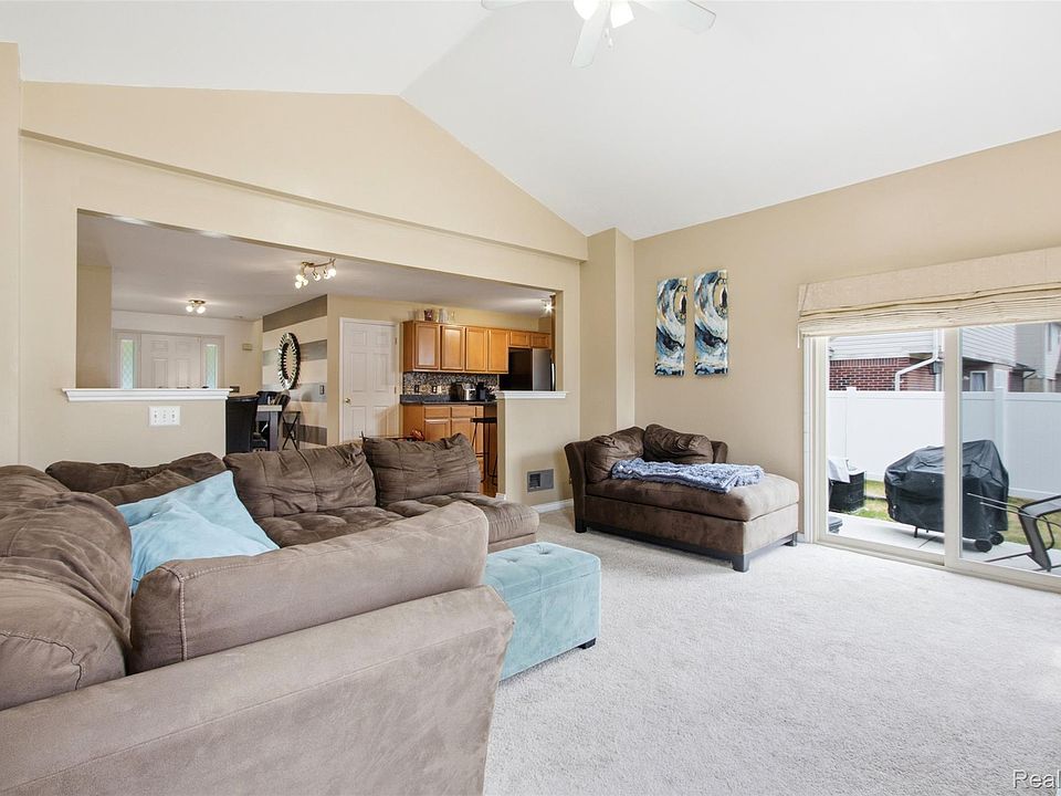 15770 E Forteen Mile Rd, photo 12