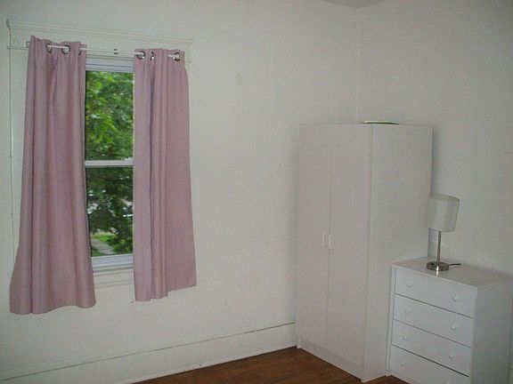 4th image of 2051 Fairview Ave APT 4